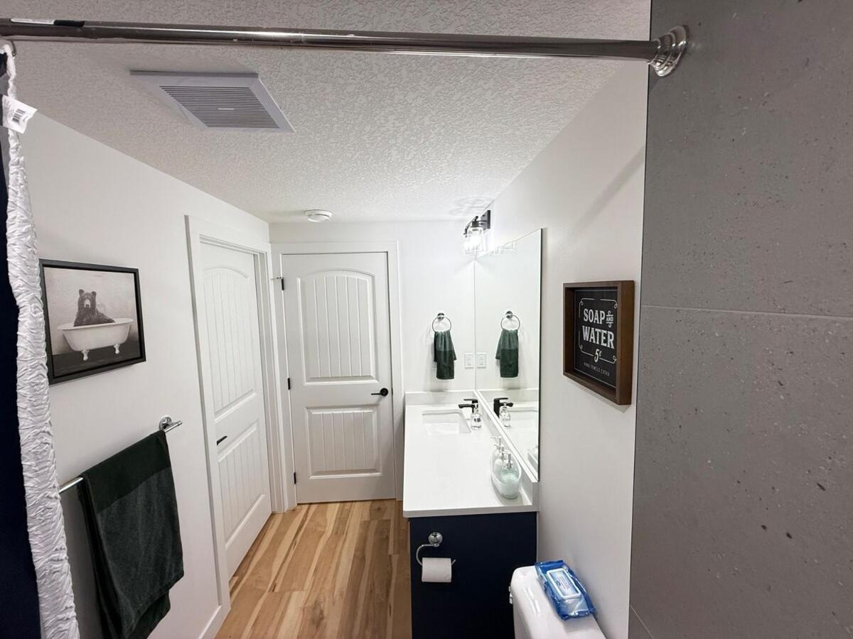 Rustic Rocky Retreat Calgary